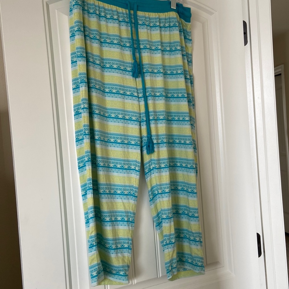 Women’s Muk Luks Pajama Bottoms size L